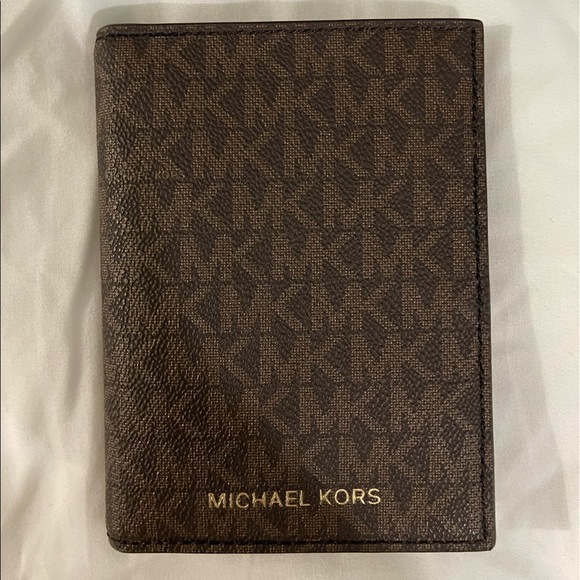 Michael Kors Accessories - NWOT Michael Kors Passsport Wallet